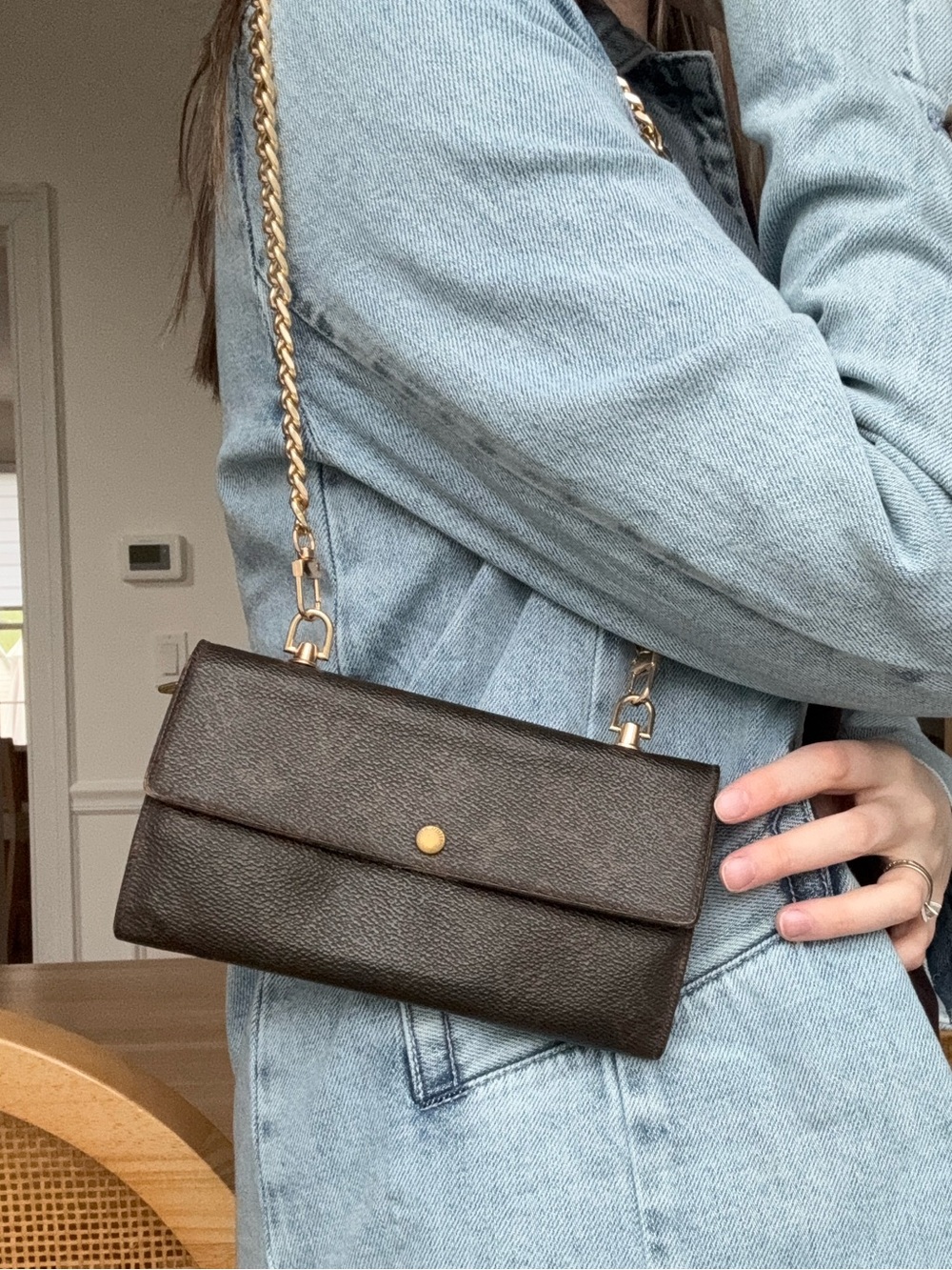 ✅AUTHENTIC✅LOUIS VUITTON WALLET ON A CHAIN